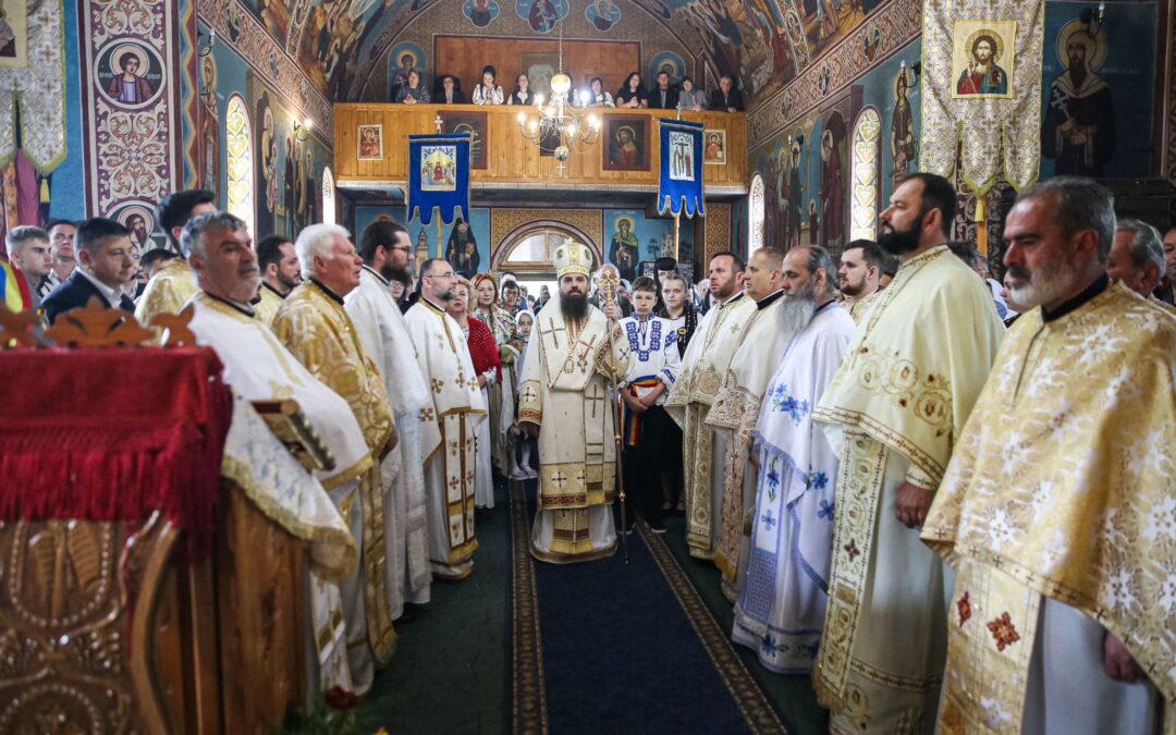 În a treia zi de Paști, Episcopul-vicar Benedict a oficiat Sfânta Liturghie în satul natal Sartăș