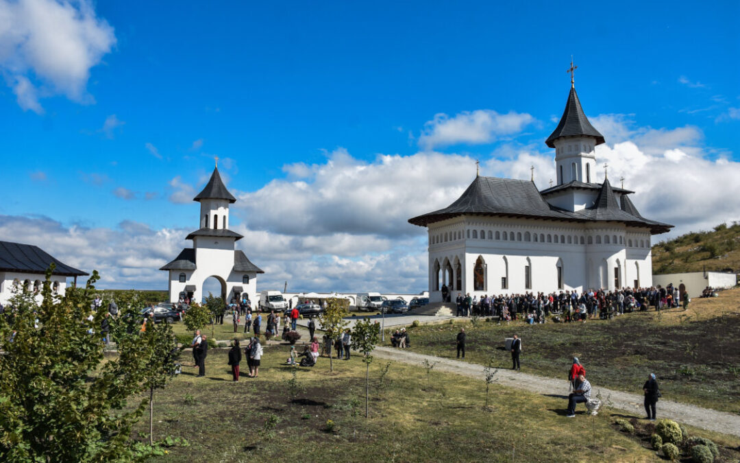 Înaltpreasfințitul Părinte Andrei a slujit la hramul Mănăstirii Cheile Turzii