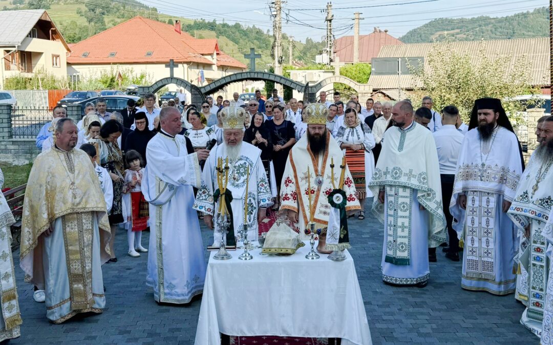 Doi ierarhi au resfințit Biserica „Naşterea Maicii Domnului” din Măgura Ilvei