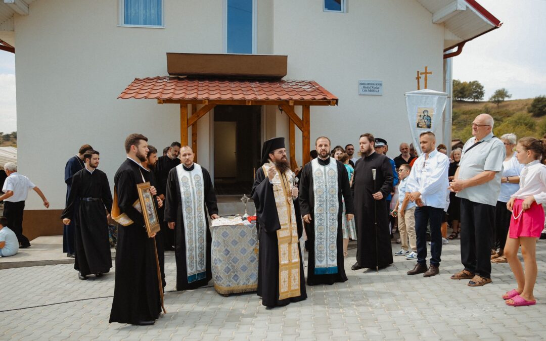 Sfânta Liturghie în Parohia Muncel urmată de Slujba Sfeștaniei la Casa Parohială