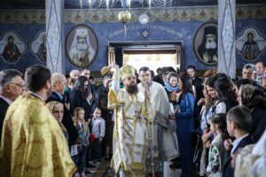 Liturghie arhierească și binecuvântarea lucrărilor efectuate la Biserica Ortodoxă din Ghirolt