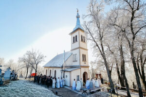 Resfințirea Bisericii „Sfânta Treime” din Topa Mică