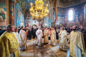 Liturghie arhierească și aniversarea a 90 de ani de la sfințirea Catedralei Moților din Huedin