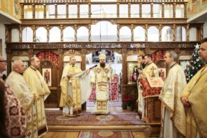 Slujire arhierească la Biserica „Soborul Maicii Domnului” din Florești, în Duminica dinaintea Nașterii Domnului